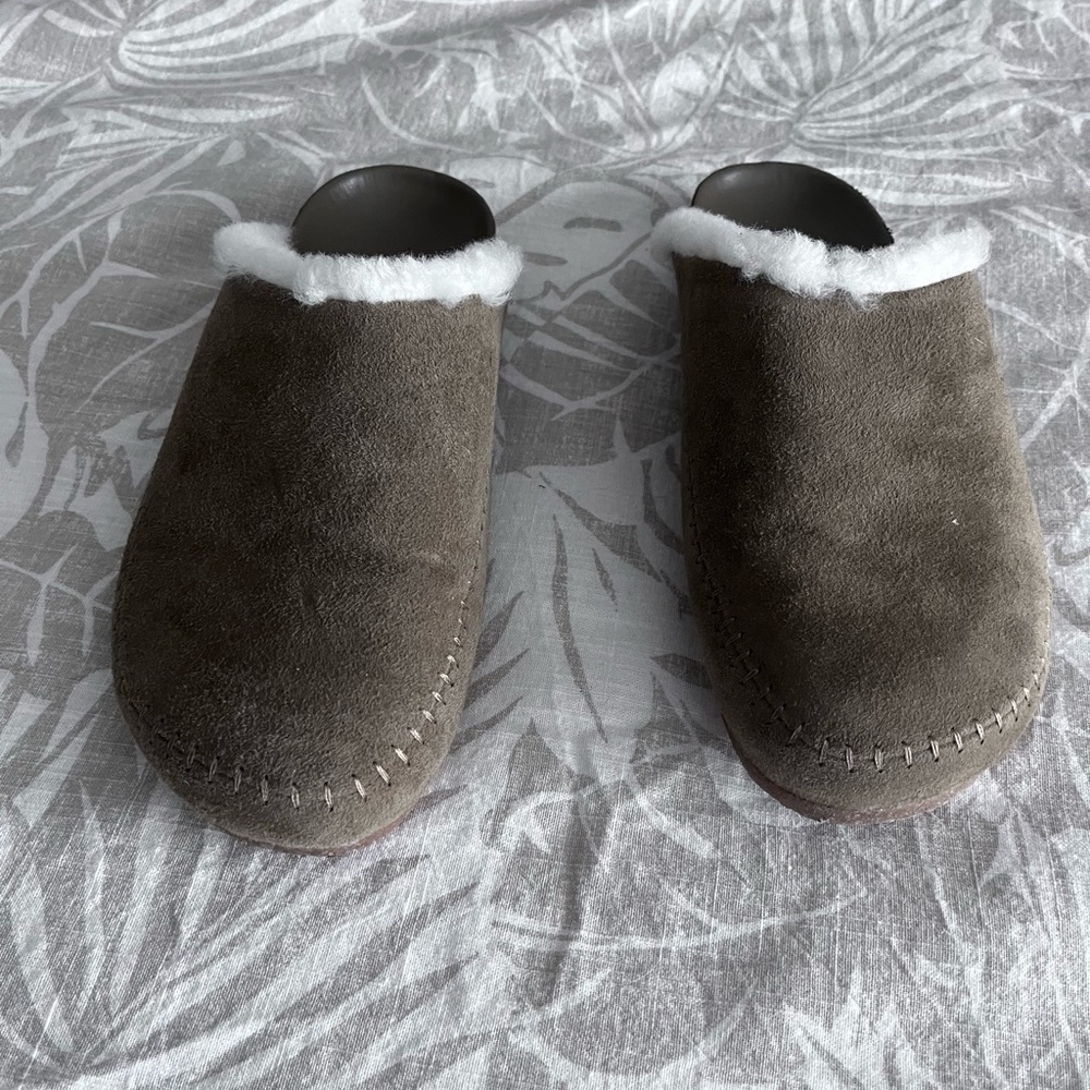 JENNI KAYNE Laurel Shearling-Lined Moc Clog in Size 38EU